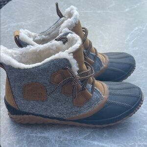 Sorel Black and Brown Winter Booties